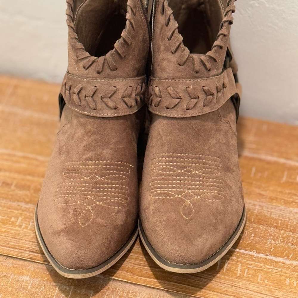 Like new boots never used